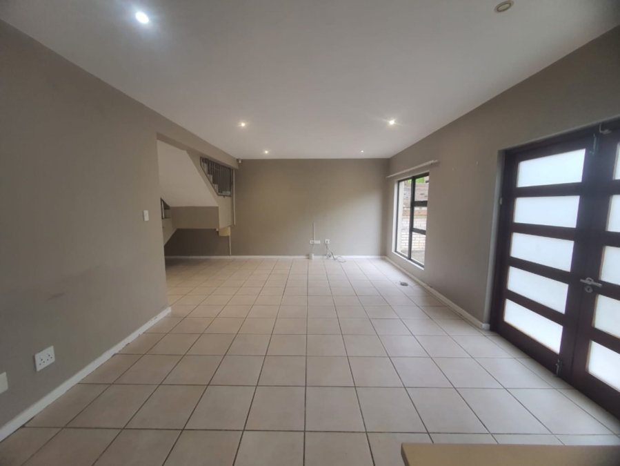 To Let 3 Bedroom Property for Rent in Abbotsford Eastern Cape